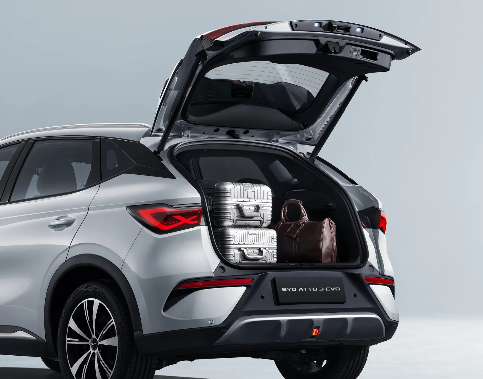 Open Atto 3 Evo boot with two suitcases and a bag
