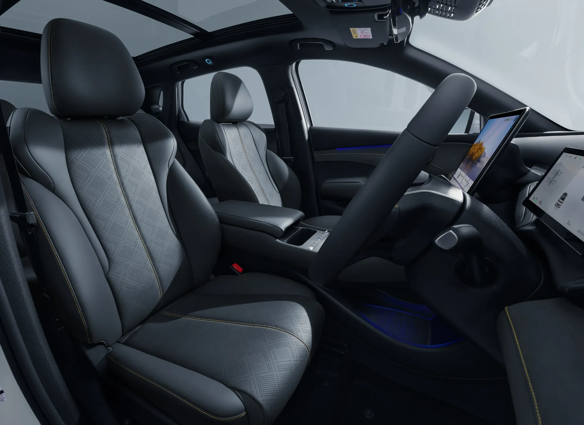 Front seats and panoramic roof of the Atto 3 Evo