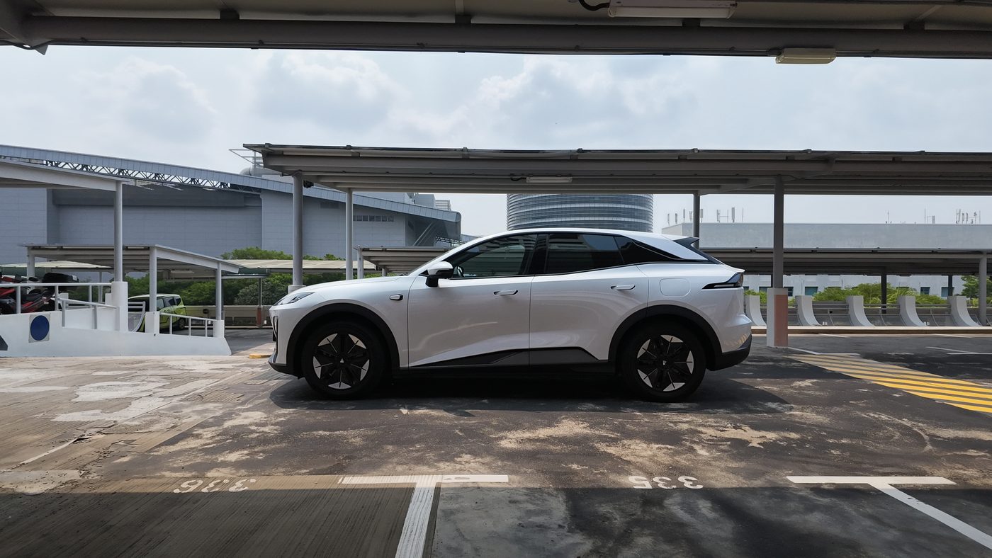 White Deepal S07 in profile on a rooftop carpark in Singapore
