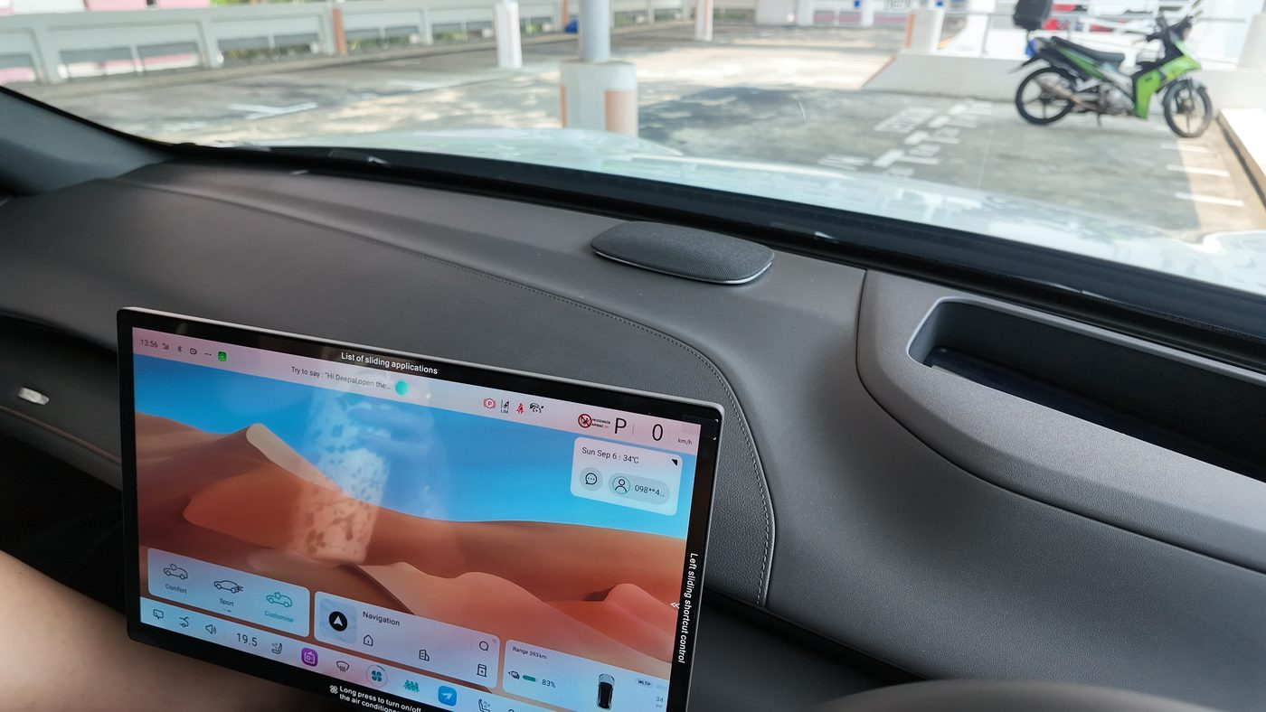 Deepal S07 15.6-inch Sunflower touchscreen with the home screen showing
