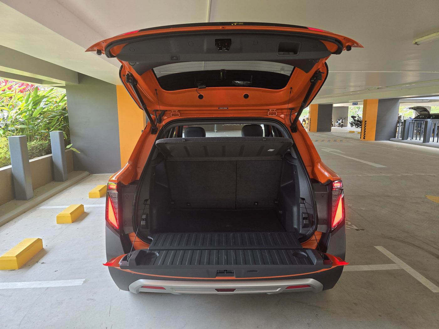 The Dongfeng Vigo split tailgate open, with the lower gate folded flat and the 500-litre boot behind