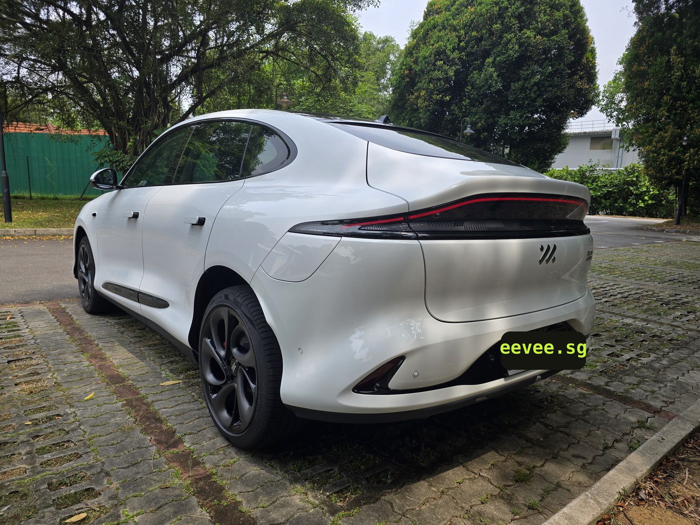 IM6 Performance rear three-quarter showing the full-width light bar