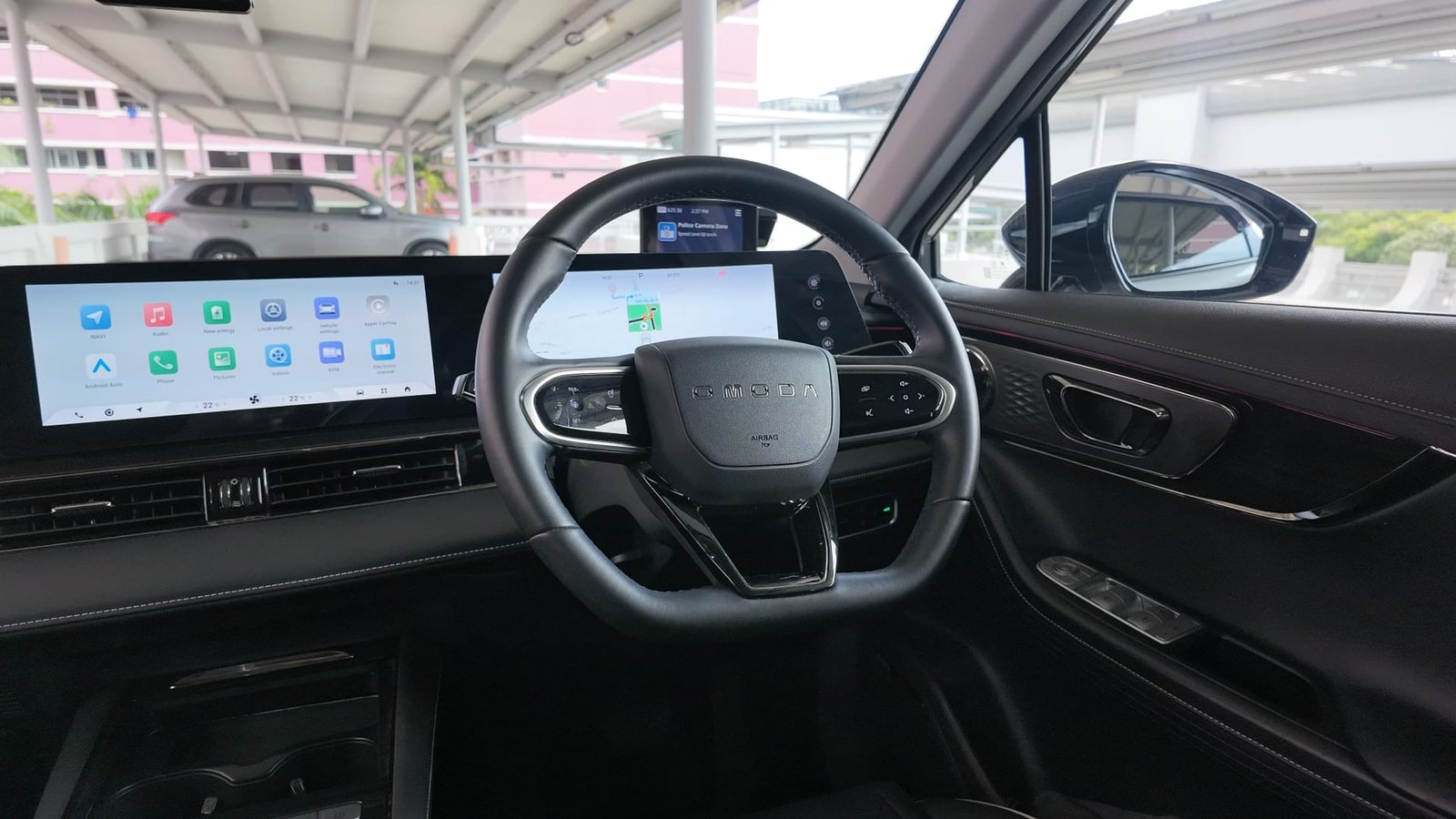 Omoda E5 driver's view with the app grid on the curved screen