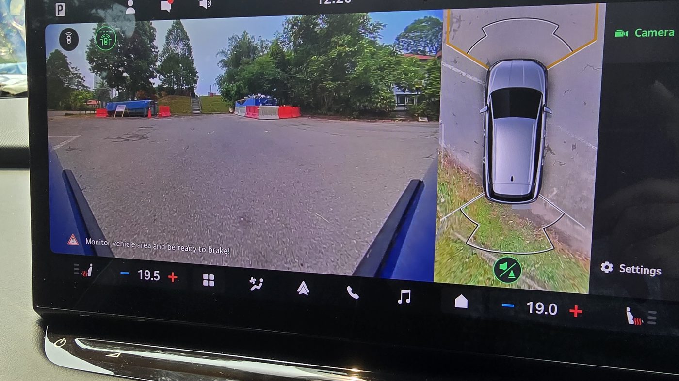 Skoda Enyaq 360-degree camera view on the centre screen showing the carpark around the car