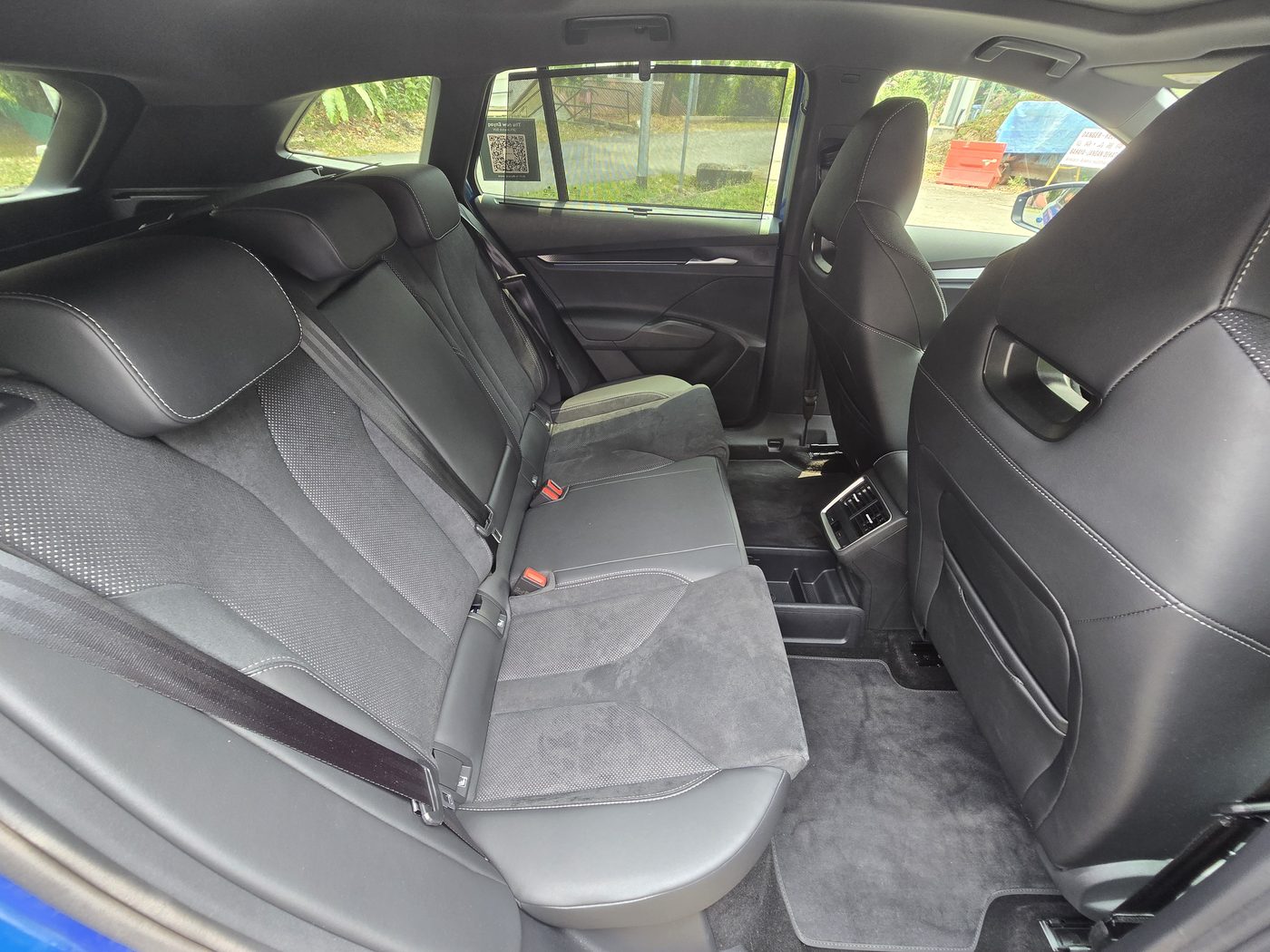 Skoda Enyaq rear bench in black Suedia and leather with the centre armrest down