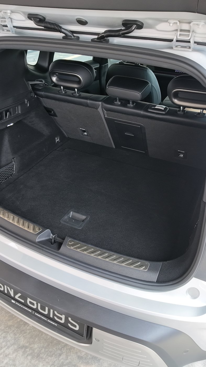 smart #5 open boot showing the deep, square load bay