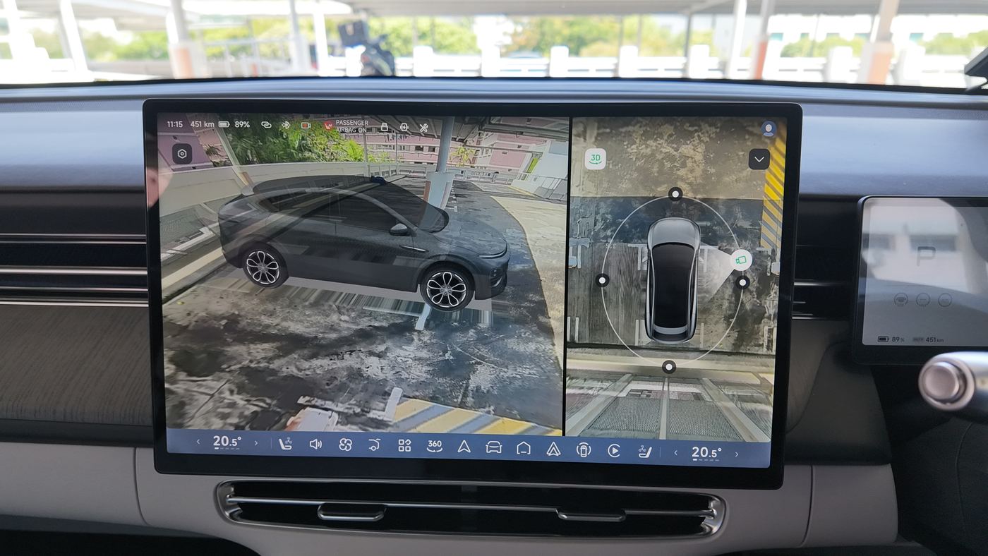 XPENG G6 360-degree camera view on the main screen