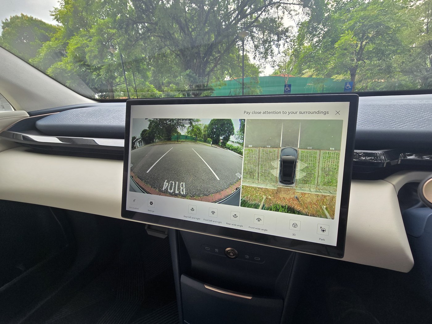 Zeekr X Urban centre screen showing the 360-degree camera view