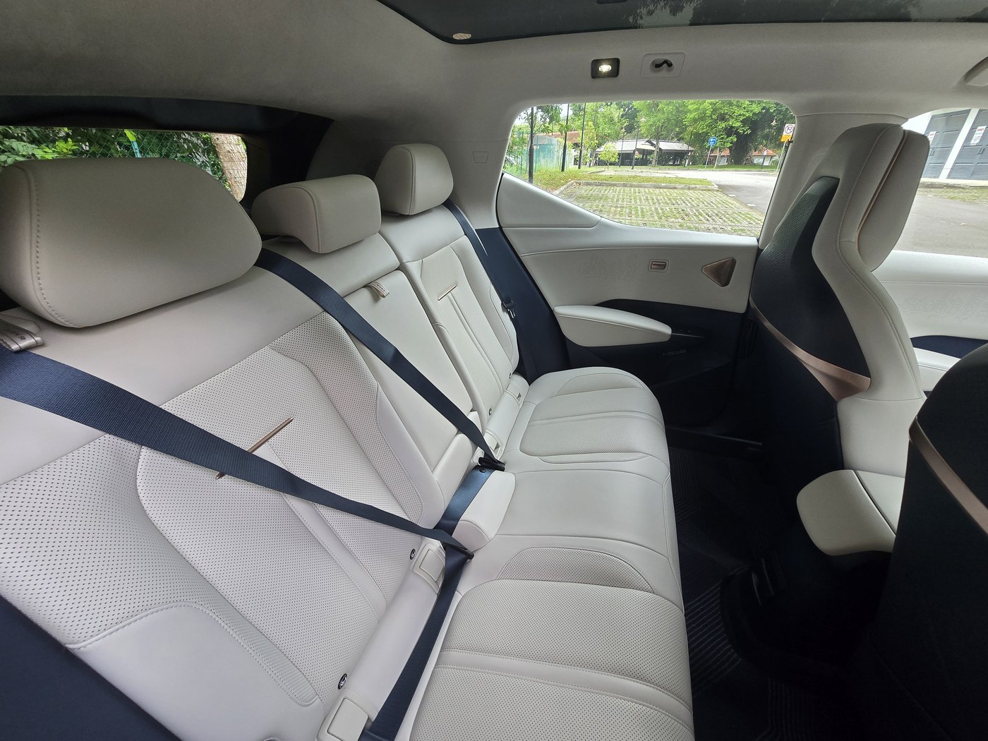 Zeekr X Urban rear seats in cream with the panoramic glass roof above